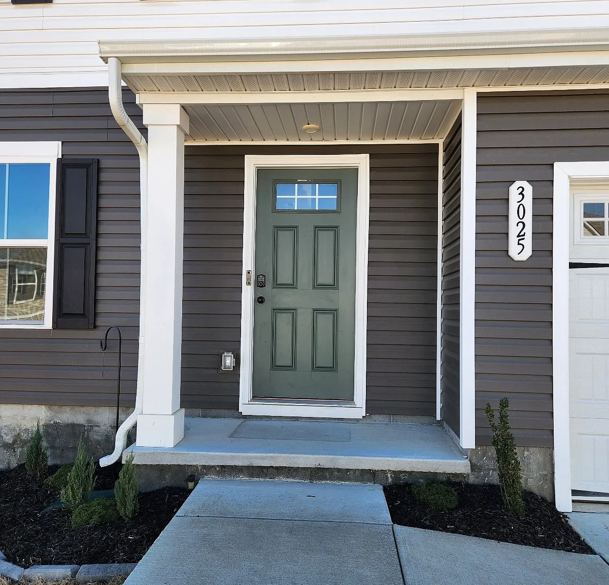 4 bed, 2.5 bath, 1900 sqft, $2,650 — Photo 2