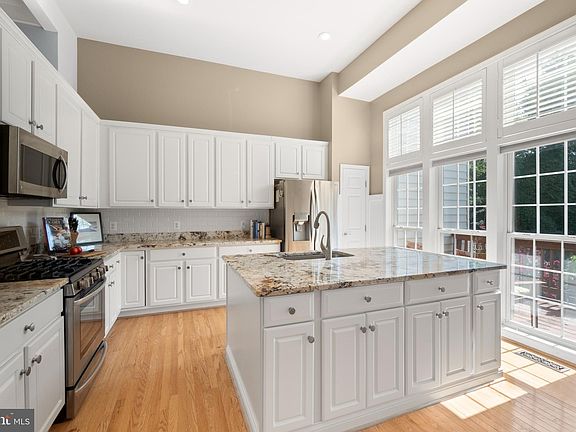 3rd image of 6255 Cozy Glen Ct