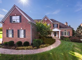 102 Five Farms Cir, Avondale, PA 19311