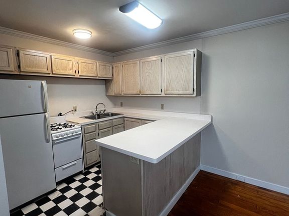 2nd image of 3018 Patterson Ave APT 10