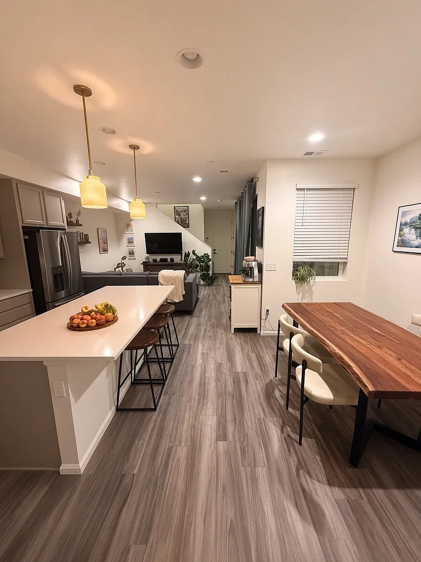 3 bed, 2.5 bath, 1562 sqft, $3,600 — Photo 2