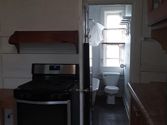 3rd image of 1526 N Elston Ave #1R