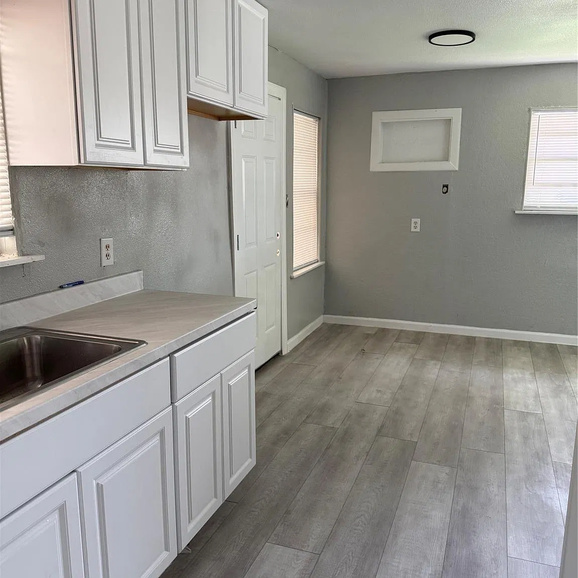 3 bed, 1.0 bath, 1182 sqft, $1,600 — Photo 2