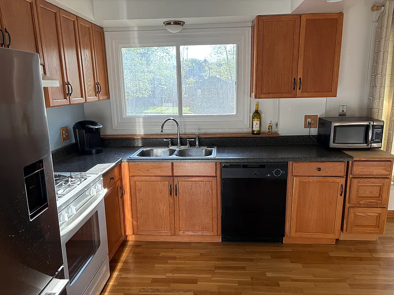 310 Yerkes St — Photo 3