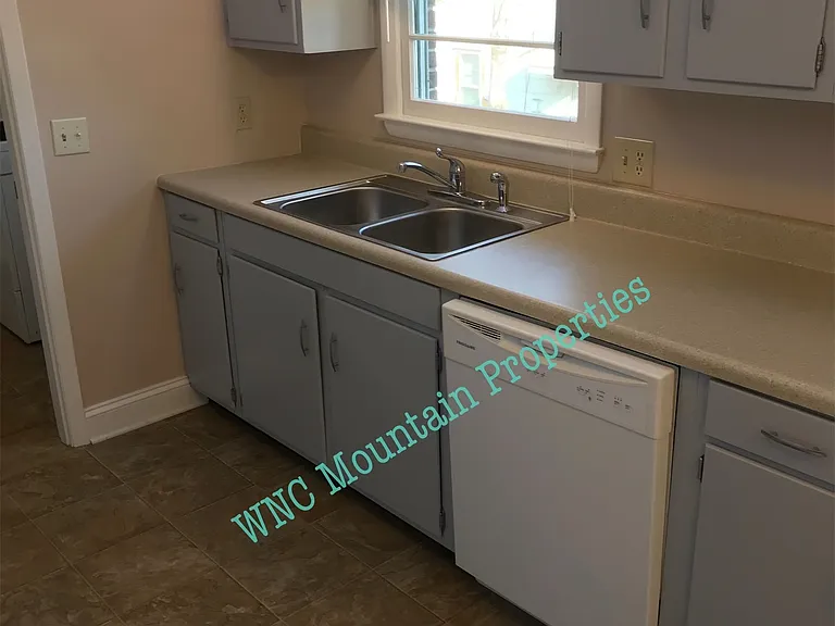 101 Chariton Ave — Photo 2