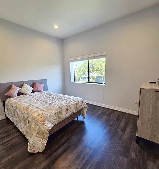 2651 S Hobart Blvd #6 — Photo 2