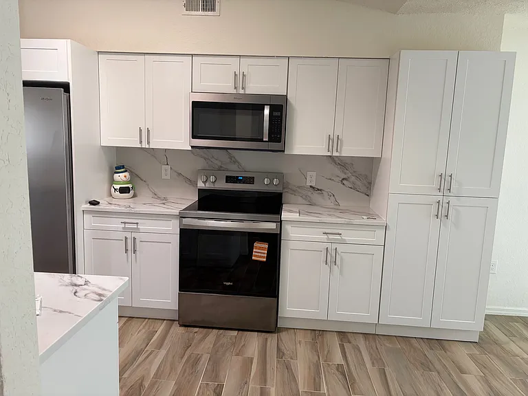 4342 Las Palmas Ave — Photo 3
