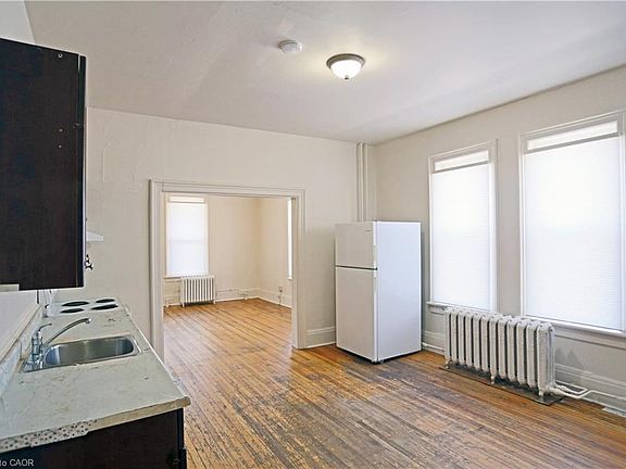 4th image of 116 Weber St E