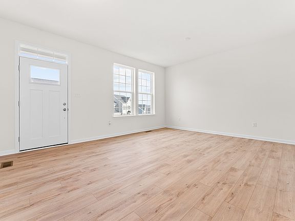 3rd image of 898 Bideford Dr