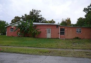 3rd image of 2225 Kingsdale Dr
