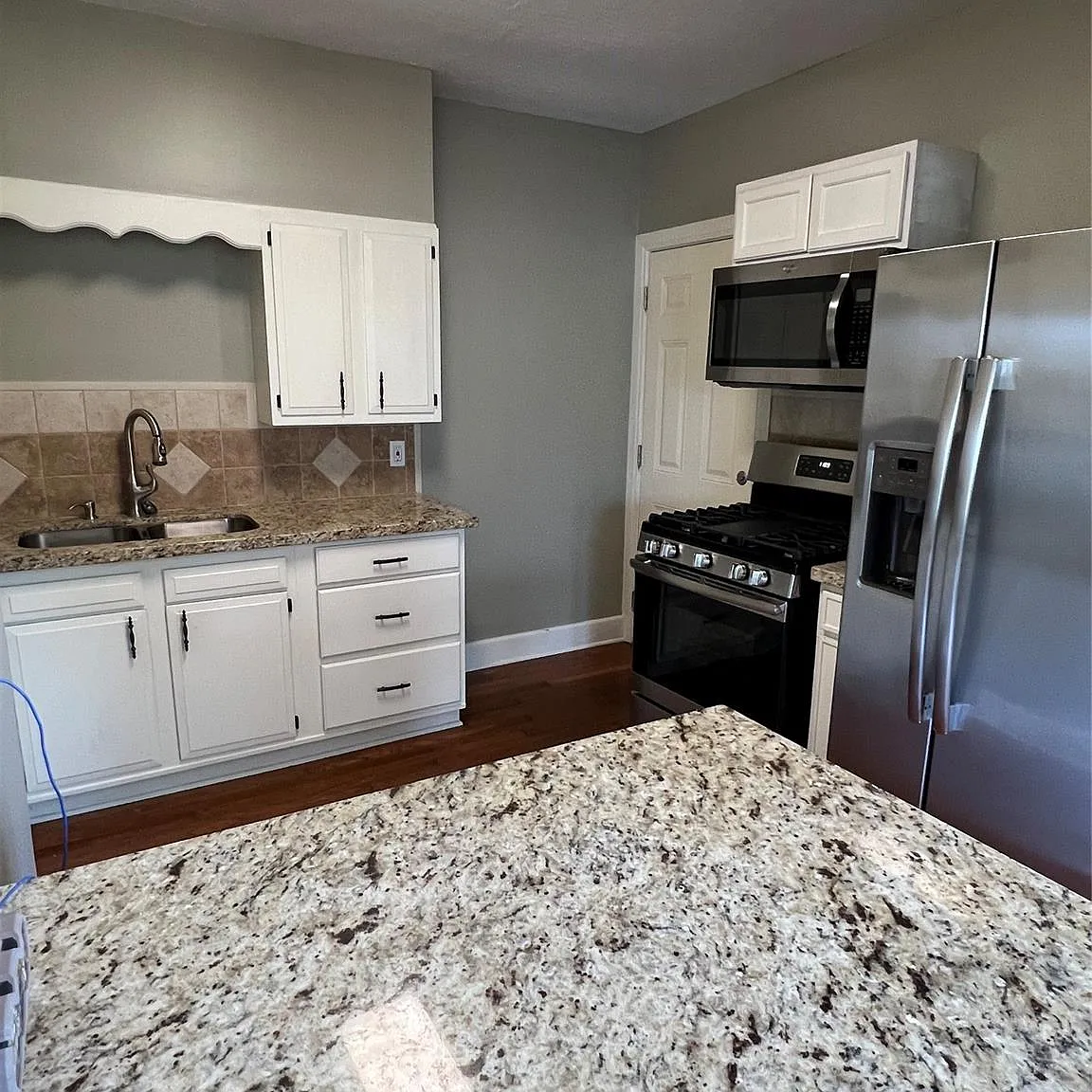 2 bed, 1.0 bath, 1336 sqft, $1,350 — Photo 2