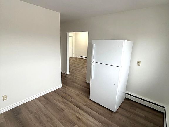 3rd image of 127 Ann St #3