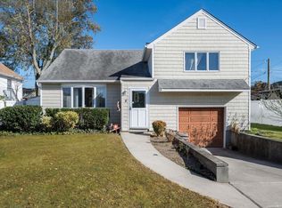 4 Garden Ave, Massapequa, NY 11758