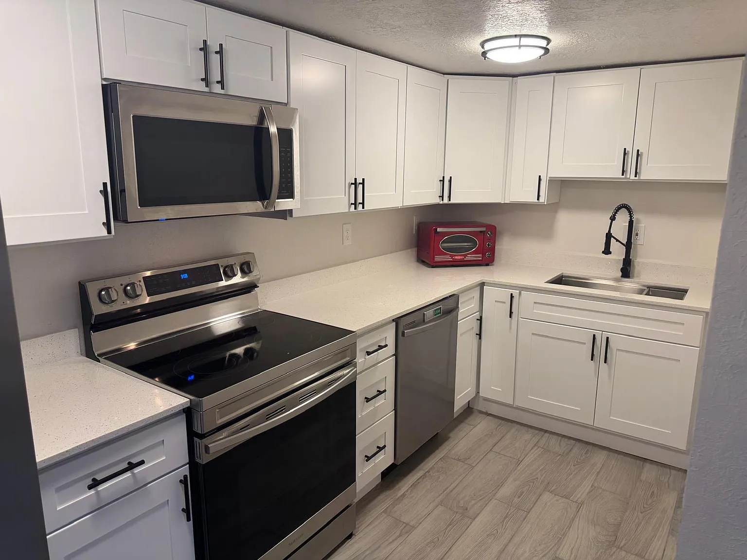 2 bed, 1057 sqft, $1,600 — Photo 3