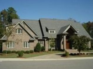 211 Forest Creek Dr, Fayetteville, NC 28303