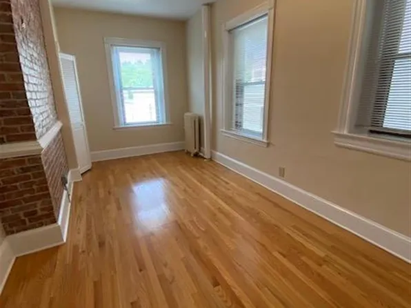 884 Massachusetts Ave #216, Cambridge, MA 02139