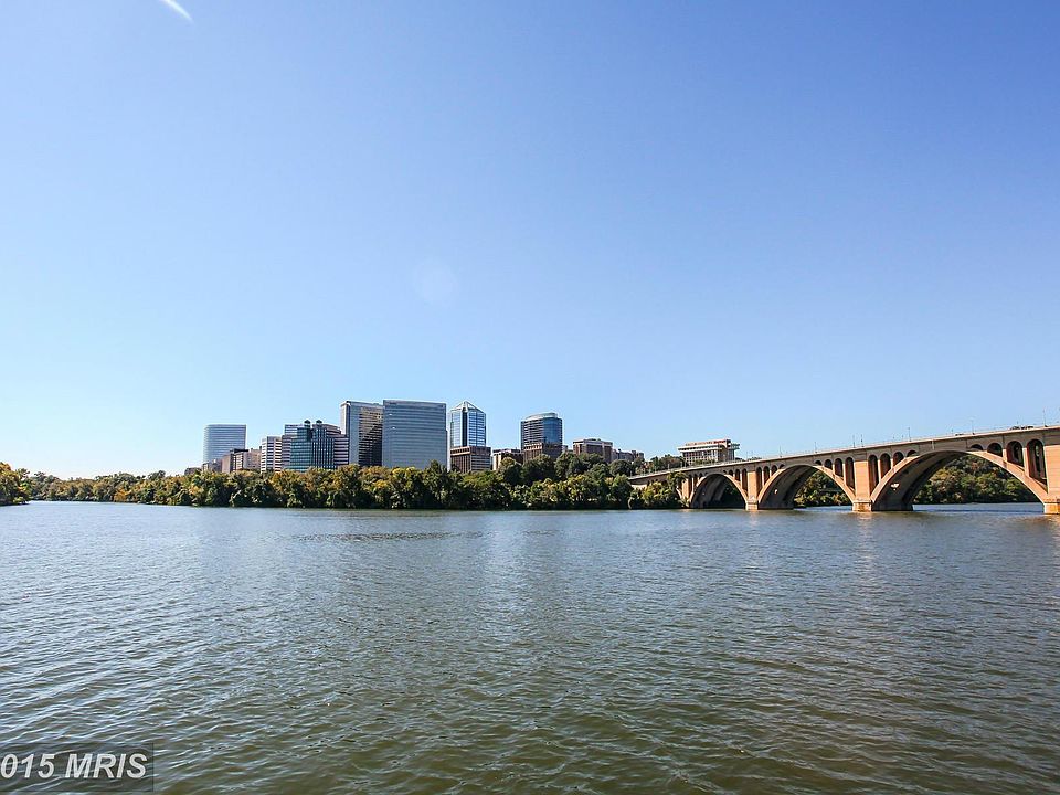 View of the condo building and Key bridge from Potomac river/Washington D.C