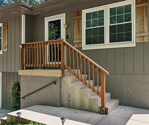2nd image of 1506 Hawthorn Cir