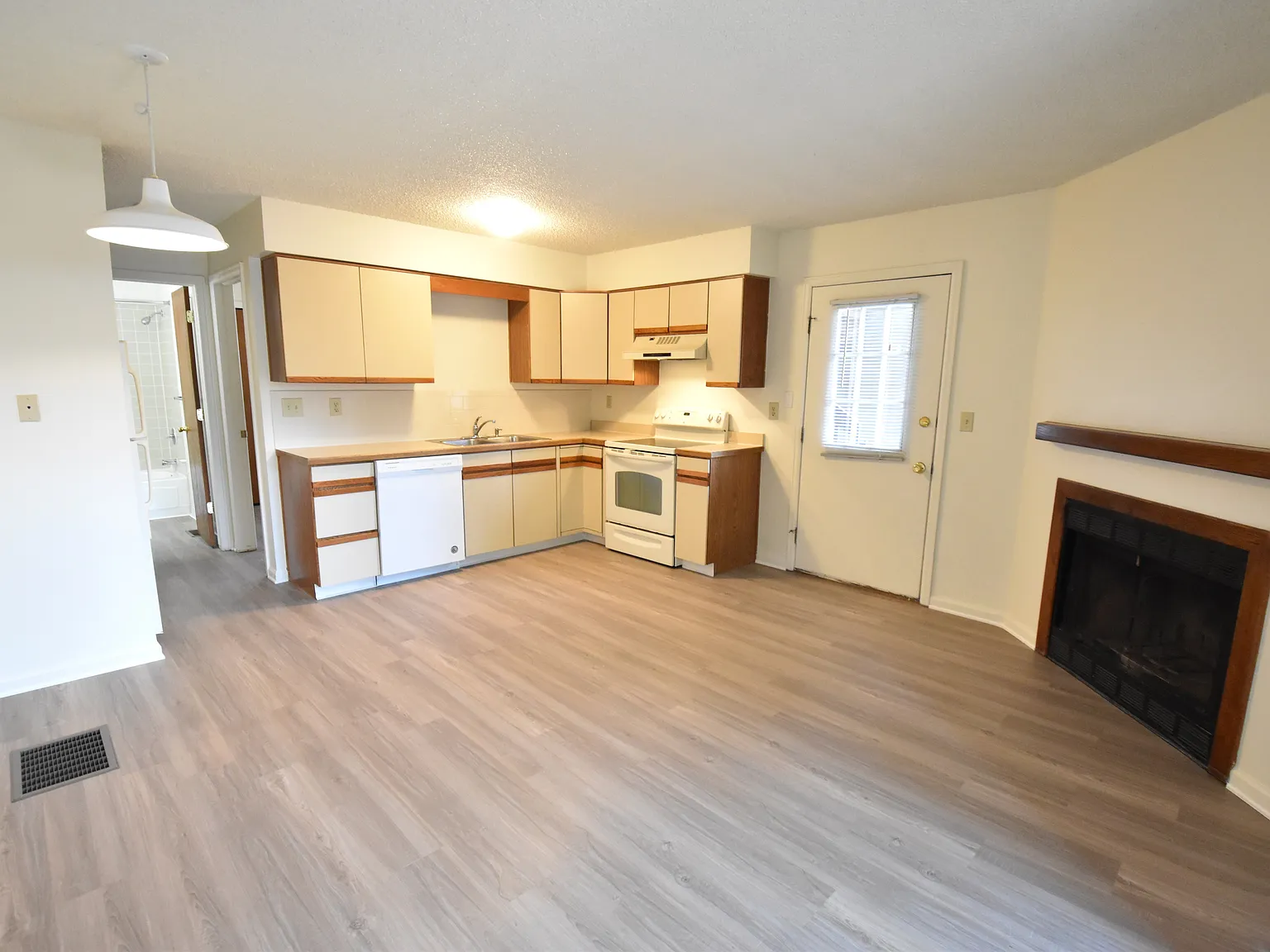 1 bed, $1,595 — Photo 3