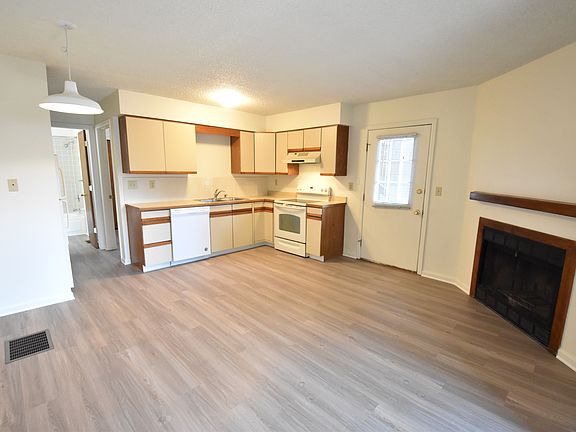 3rd image of 1929 Walnut St #6