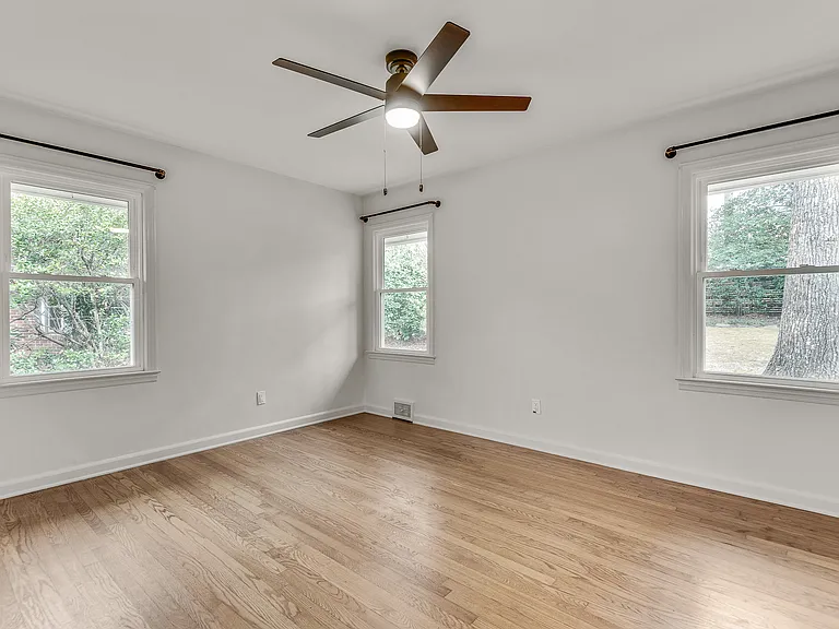 675 N Superior Ave — Photo 26