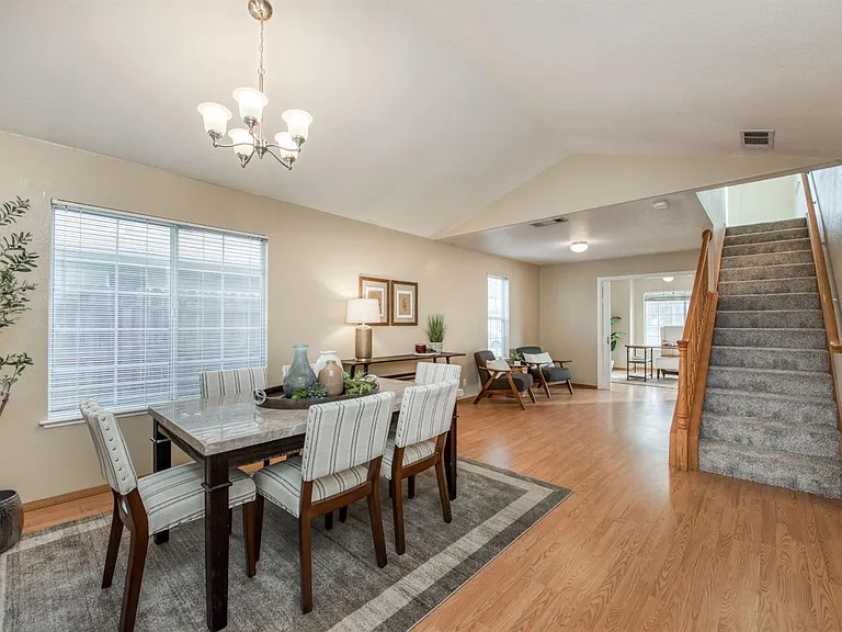 2559 E Dennis Ave — Photo 7