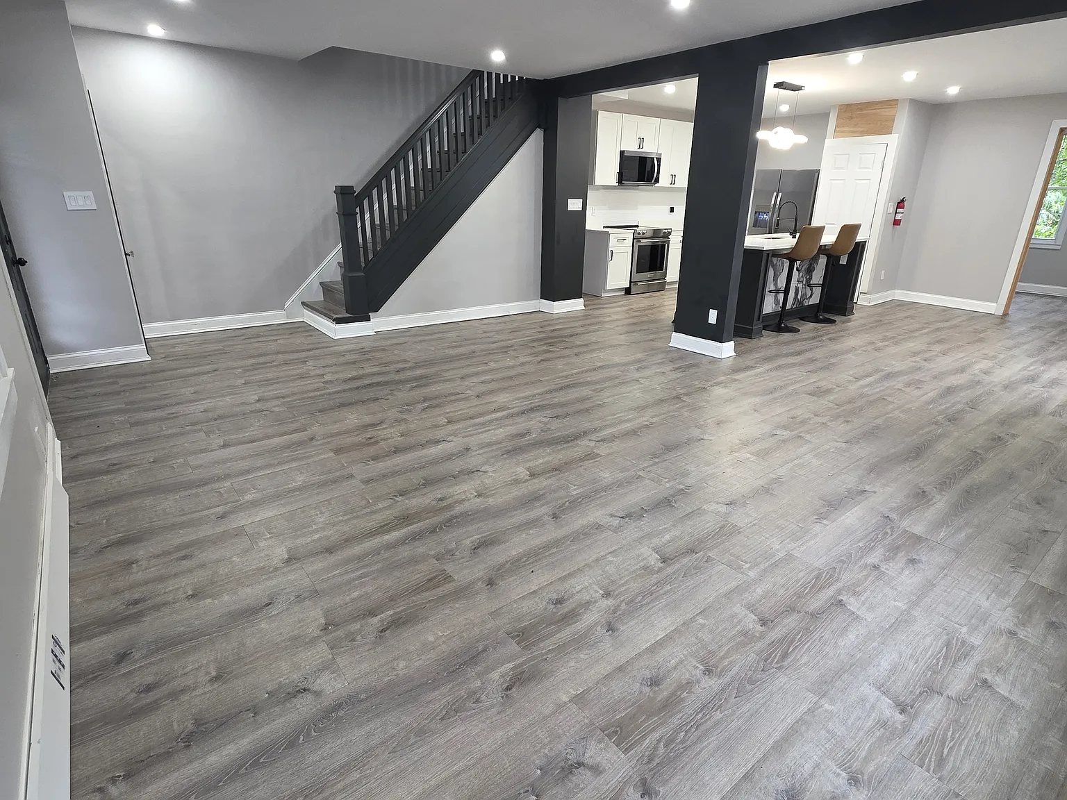 4 bed, 1408 sqft, $2,350 — Photo 2