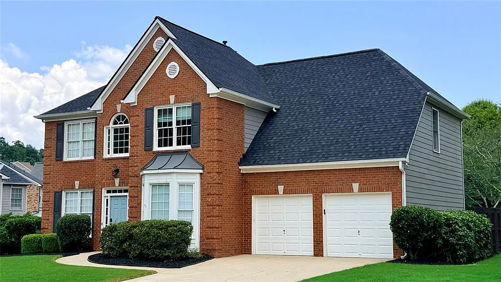 4 bed, 2.5 bath, 2600 sqft, $3,400 — Photo 3