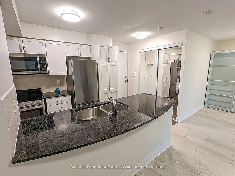 2121 Lake Shore Blvd W #509 — Photo 4