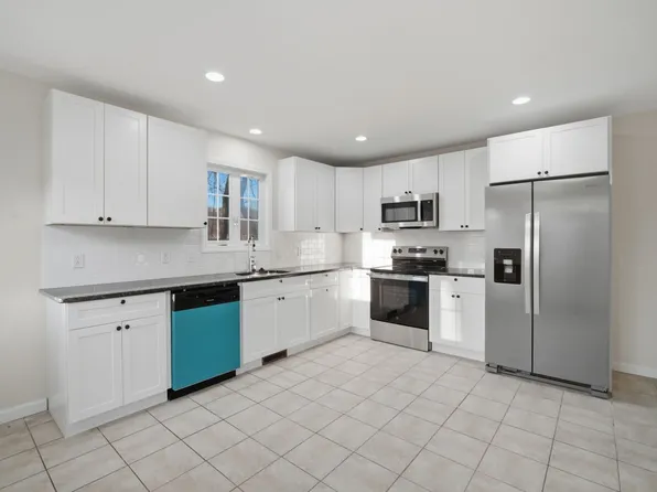 2 Moore St #2, Agawam, MA 01001