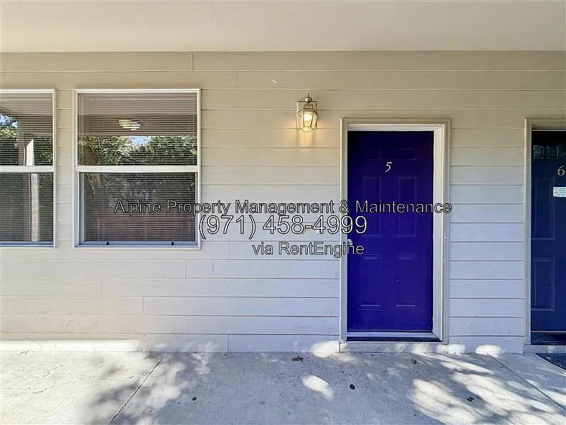 2 bed, 1.5 bath, 900 sqft, $1,495 — Photo 2