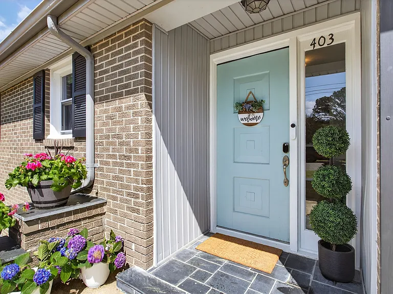 403 Holloway Dr — Photo 5