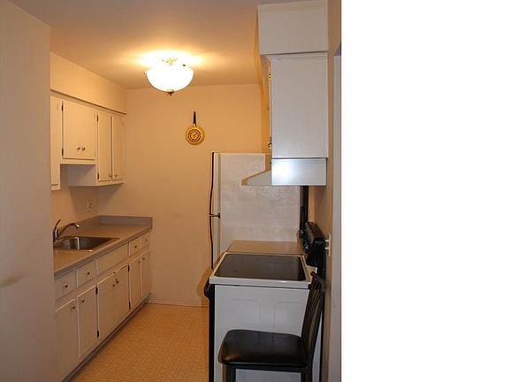 4th image of 3433 Hillside Dr APT 15