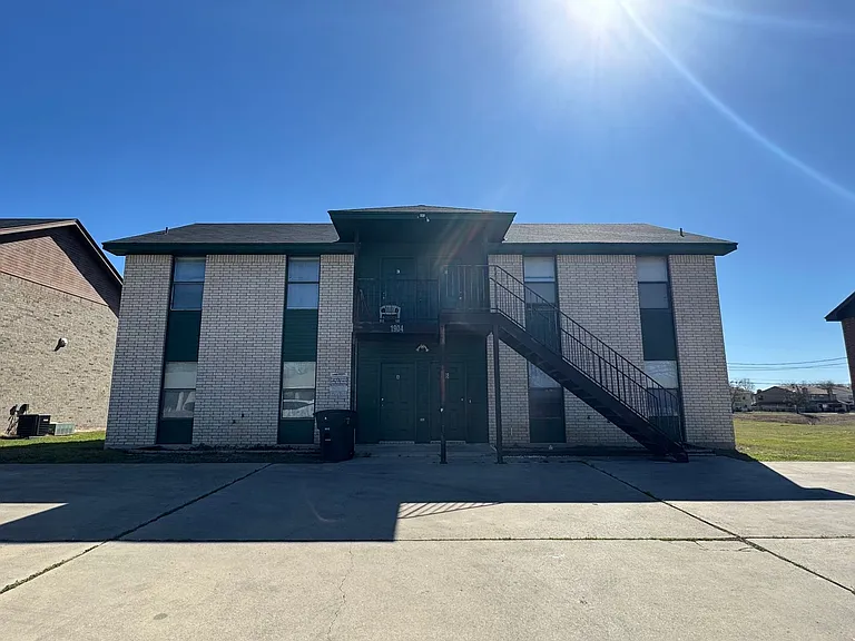 1904 Windward Dr — Photo 1