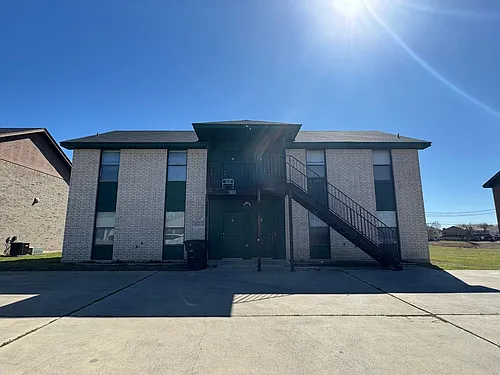 1904 Windward Dr Photo 1