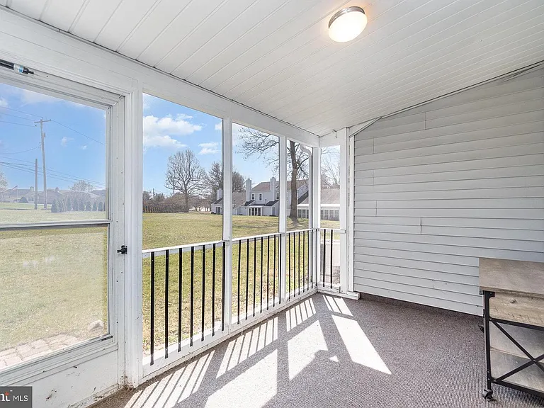 407 Cambridge Ct — Photo 12