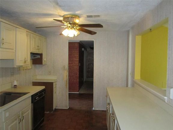 3rd image of 630 Singing Hills Ct