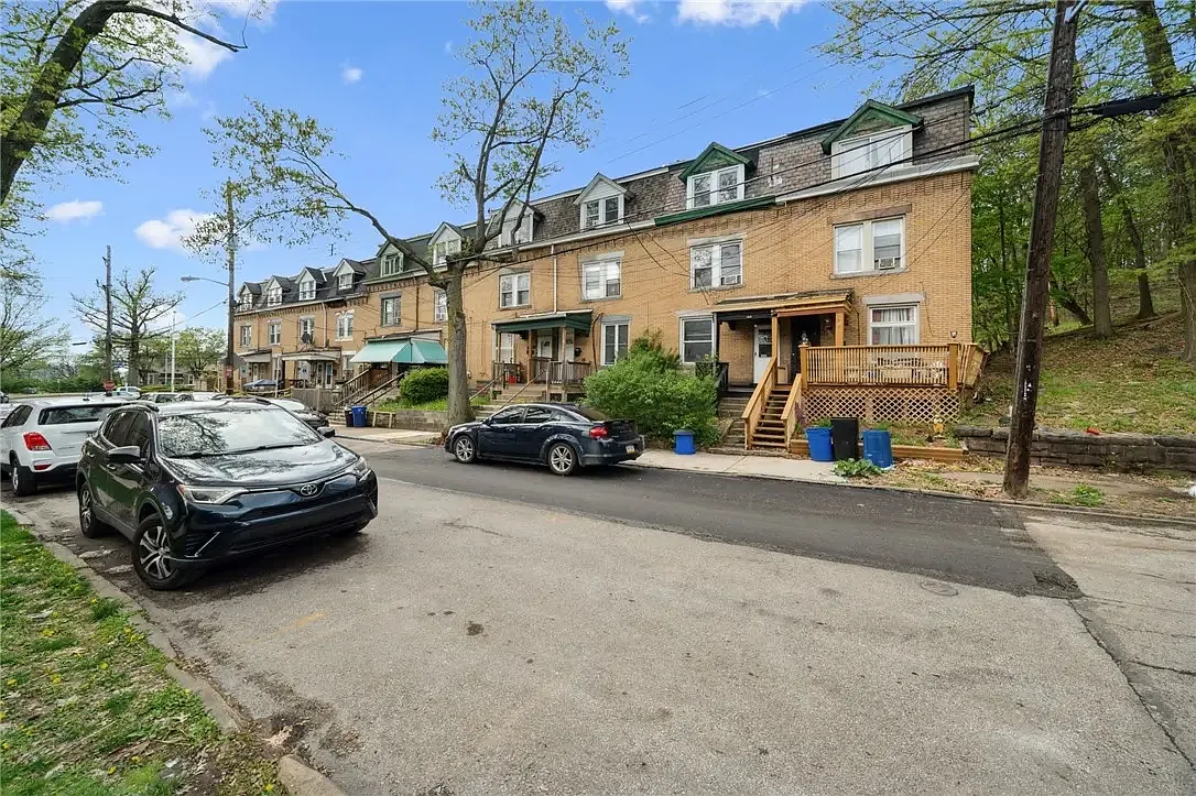 4 bed, 1625 sqft, $699 — Photo 2