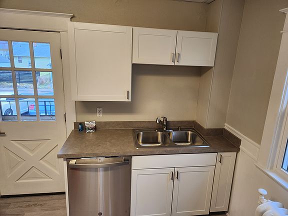 5th image of 1044 Fulton St W Unit 1