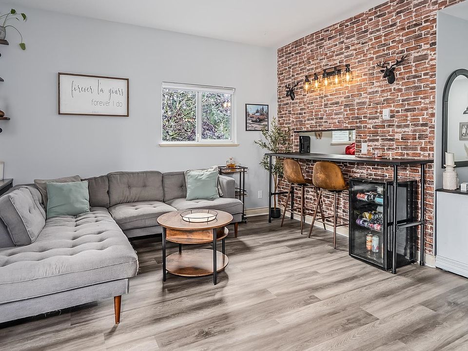 1st image of 20556 113th Ave #403