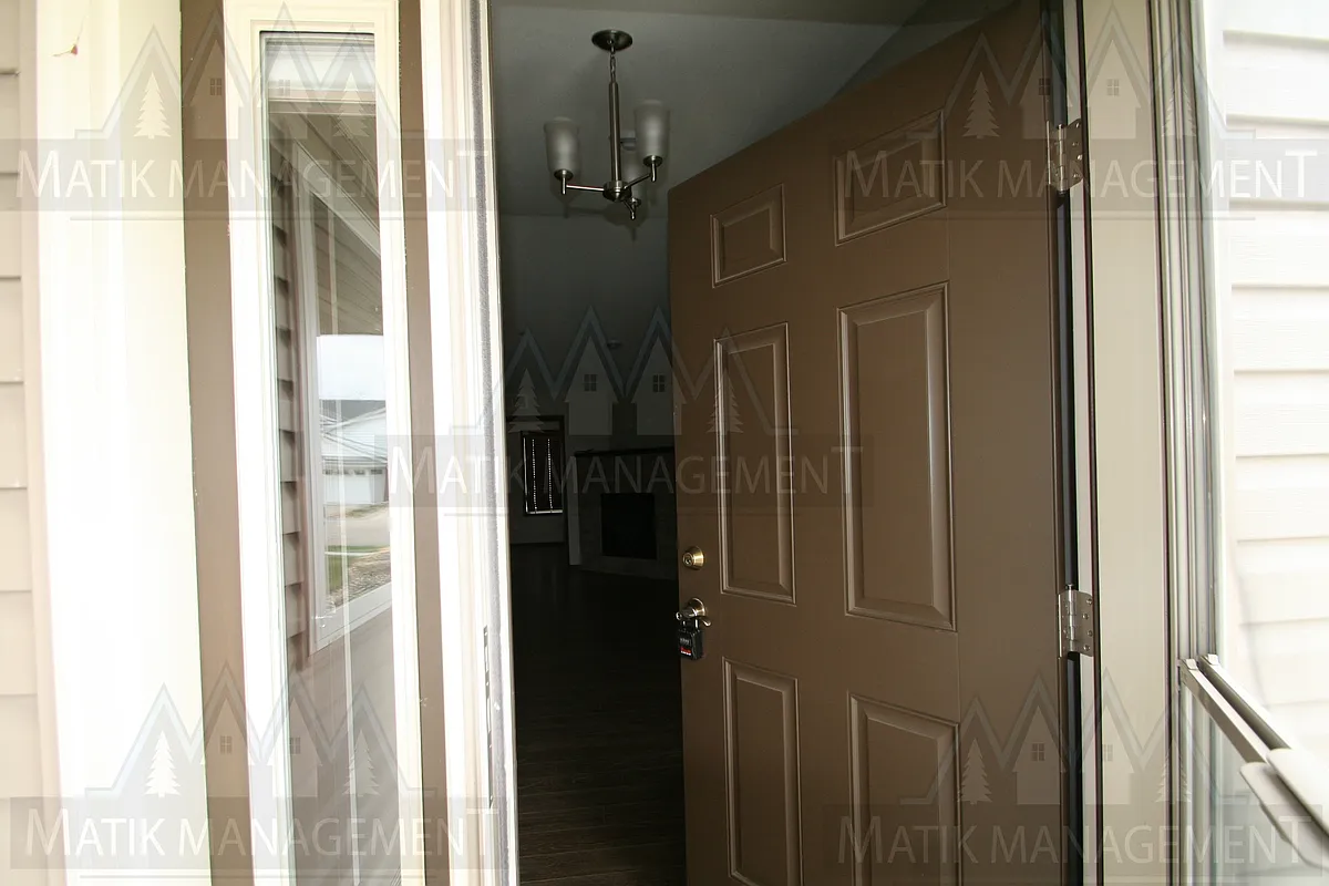 Building Photo - 2581 Hawk Ridge Ct SE