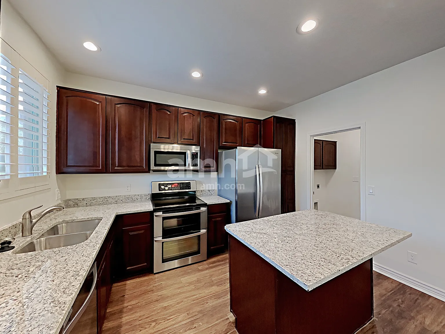 3 bed, 2.5 bath, 1578 sqft, $1,945 — Photo 3