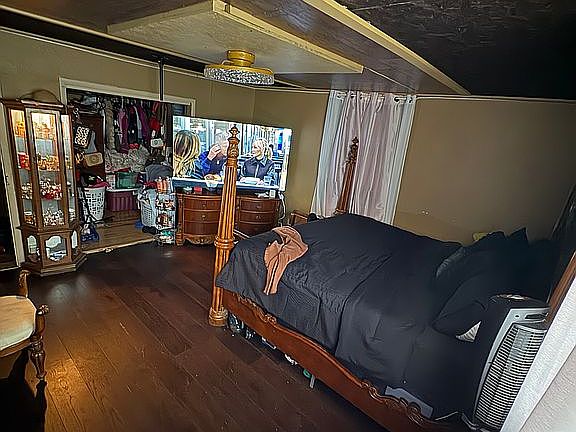 5th image of 7105 Church St