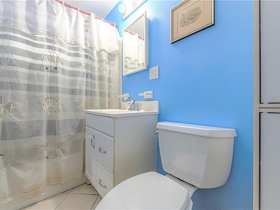 4th image of 6032 W Clifton St