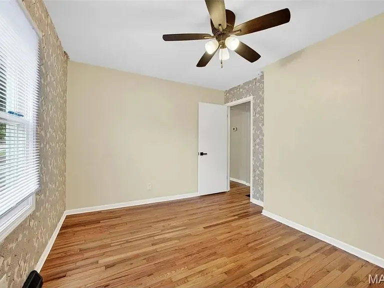 1033 Perry St — Photo 10