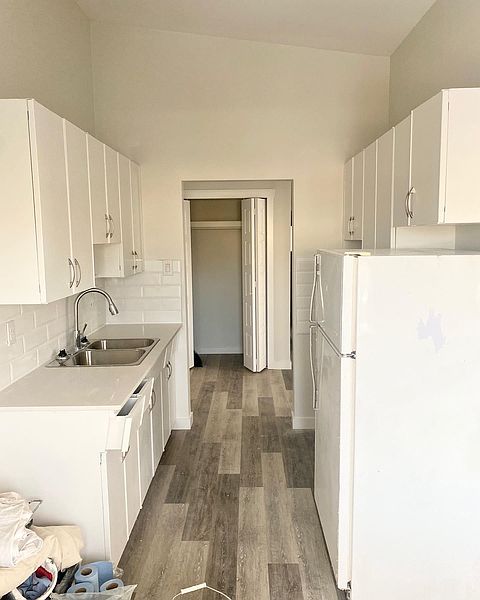 Edmonton Apartment for rent - 2 Bedrooms — photo 3
