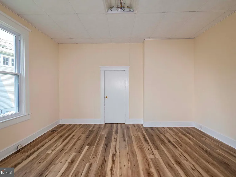 222 W Main St — Photo 31