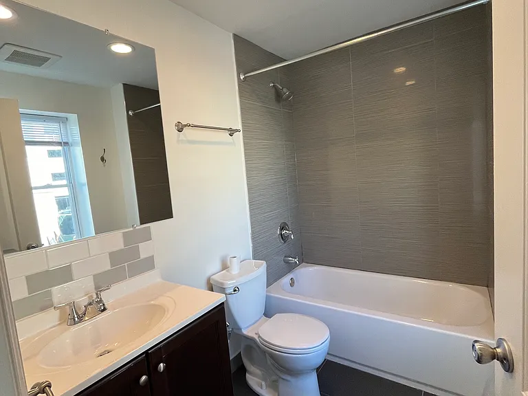 115 W Allen St — Photo 12