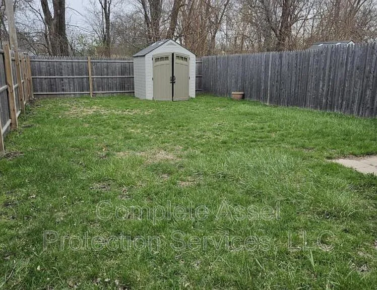 934 N Wood St — Photo 10
