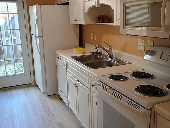 3rd image of 142 Brandimere Drive